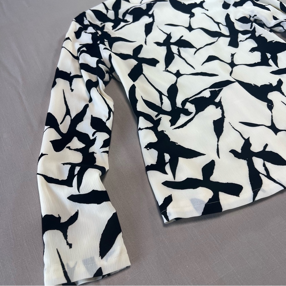 Hidemi Black & White Abstract Bird Print Mock Neck Top – Women’s Small - Picture 4 of 13